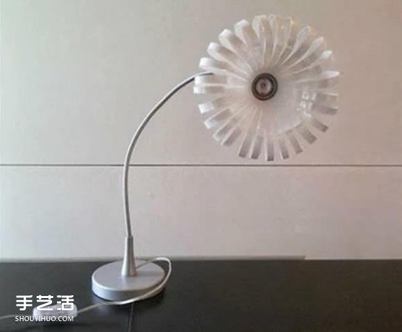 塑料酸奶瓶废物利用手工制作台灯灯罩的方法(图1)