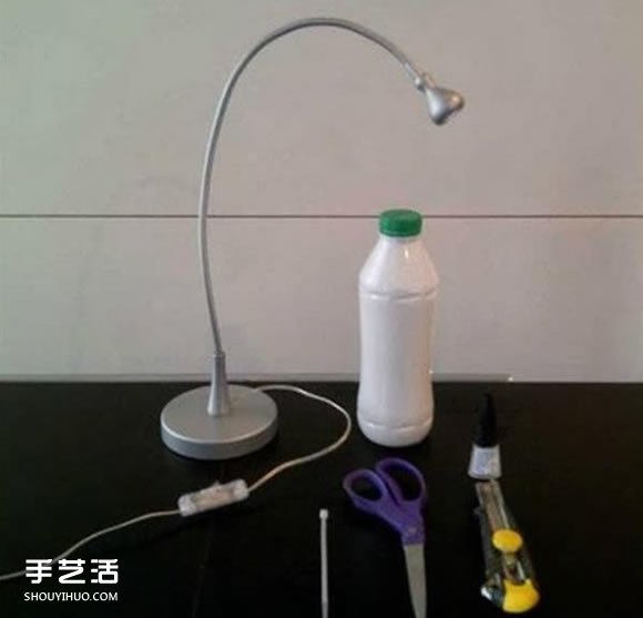 塑料酸奶瓶废物利用手工制作台灯灯罩的方法(图2)