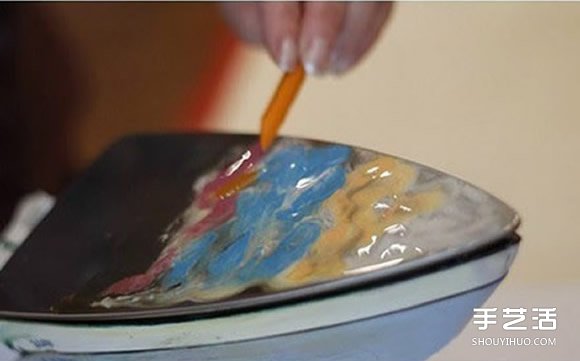创意熨斗画的画法 把蜡笔融化后画出漂亮图案(图3)