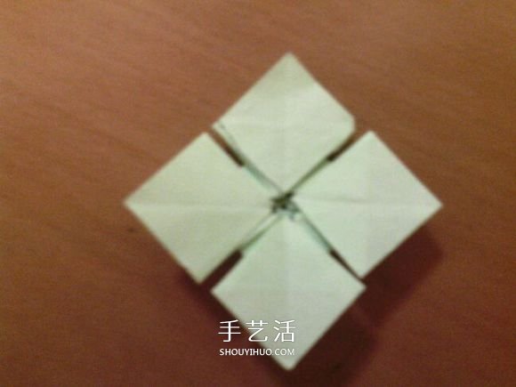 幸运四叶草的折法图解 怎么折纸四叶草步骤图(图22)