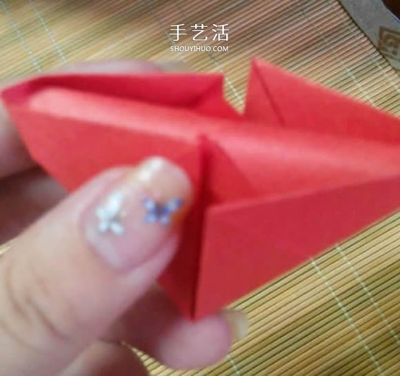 即将完全开花的荷花的折纸方法图解过程(图2)
