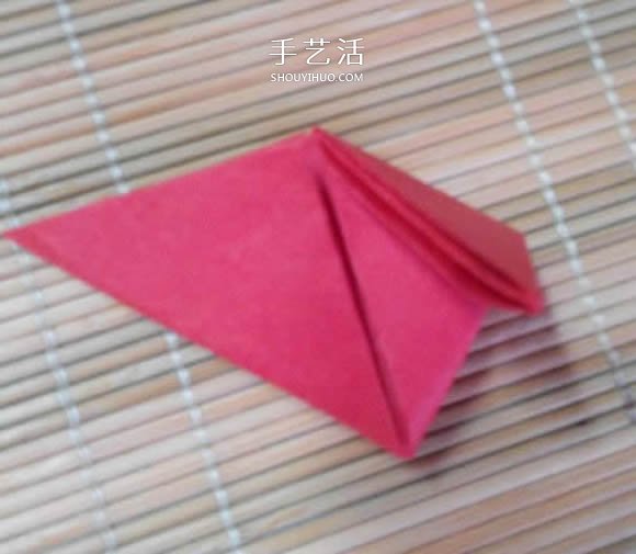 即将完全开花的荷花的折纸方法图解过程(图3)