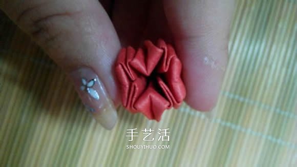 即将完全开花的荷花的折纸方法图解过程(图9)