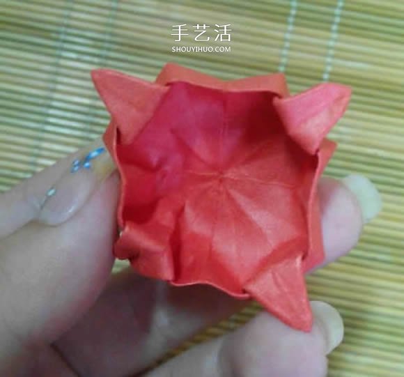 即将完全开花的荷花的折纸方法图解过程(图10)