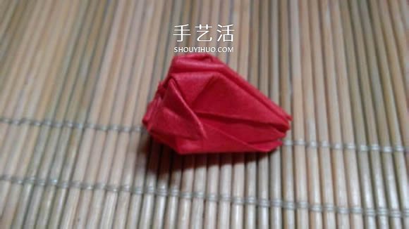即将完全开花的荷花的折纸方法图解过程(图11)