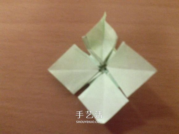 幸运四叶草的折法图解 怎么折纸四叶草步骤图(图23)