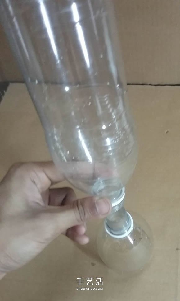 矿泉水瓶废物利用手工制作奖杯、国旗和酒杯(图4)