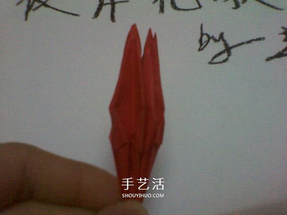 彼岸花的折法步骤图解 详细折纸彼岸花的过程(图20)