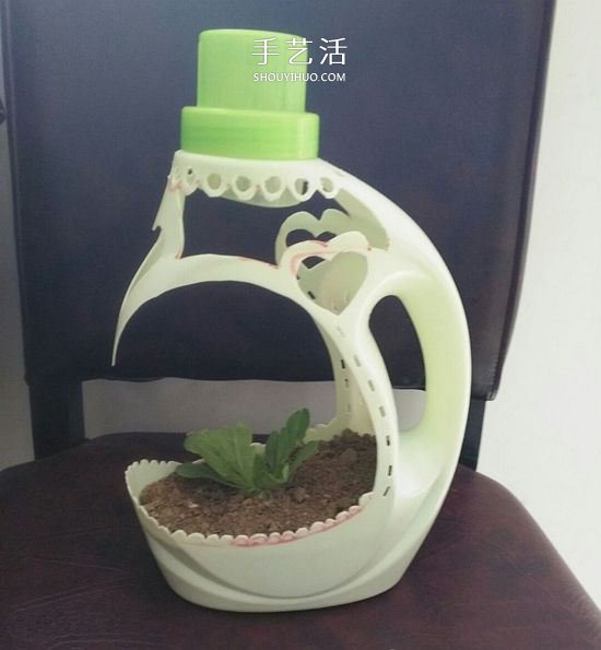 洗衣液瓶手工雕刻 DIY制作优雅花盆的方法(图3)