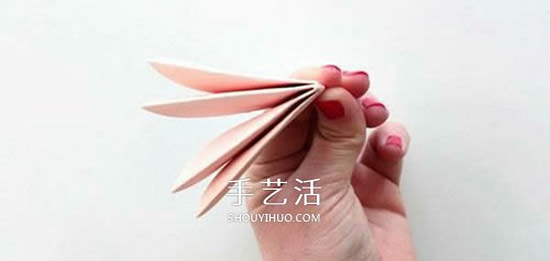 简单又漂亮纸花的折法图解 有16个花瓣！(图7)