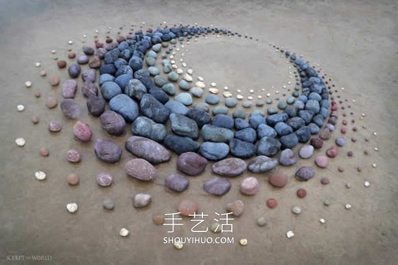 海滩上的拼搭艺术！令人赏心悦目的石头拼画(图2)