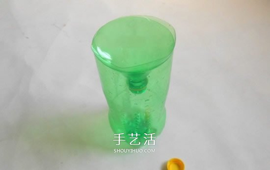 雪碧瓶子制作捕鱼器 儿童自制捕鱼器的教程(图3)