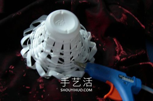 酸奶瓶手工制作小花篮的做法教程(图7)