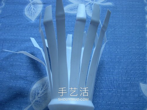 酸奶瓶手工制作小花篮的做法教程(图3)