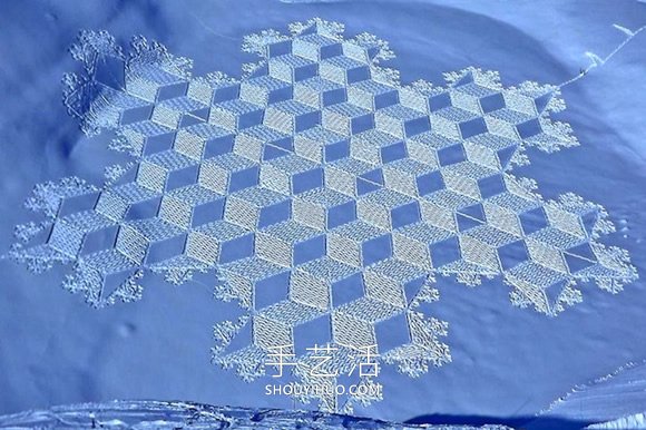 雪花地上飘？法国艺术家踩出冬季“踩雪画” - 诺云双维造物网