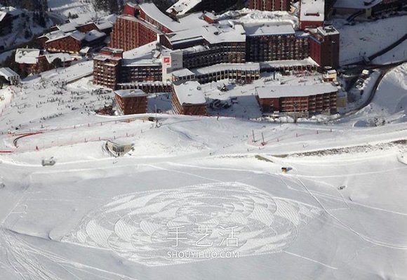 雪花地上飘？法国艺术家踩出冬季“踩雪画”(图6)