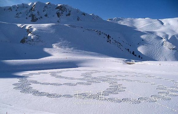 雪花地上飘？法国艺术家踩出冬季“踩雪画”(图8)