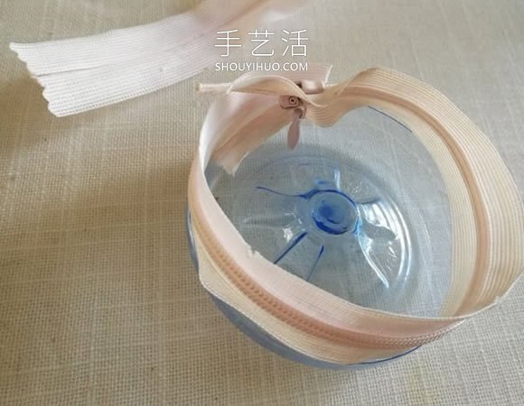 自制耳机包的方法 只需两个塑料瓶废物利用！(图4)