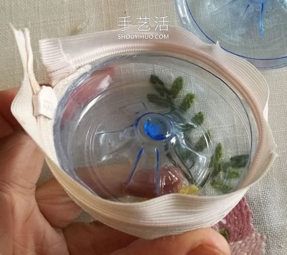 自制耳机包的方法 只需两个塑料瓶废物利用！(图5)