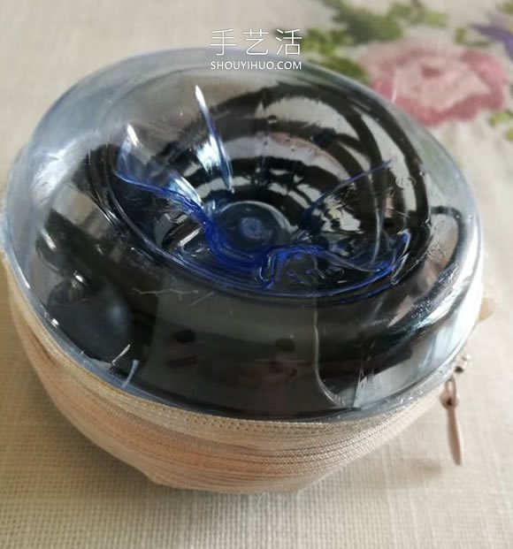 自制耳机包的方法 只需两个塑料瓶废物利用！(图9)