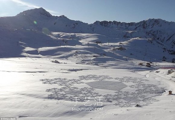 雪花地上飘？法国艺术家踩出冬季“踩雪画”(图2)
