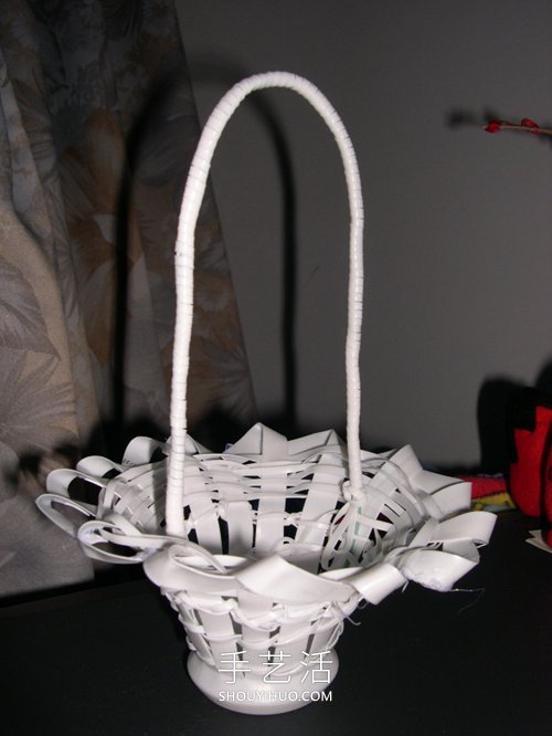 酸奶瓶手工制作小花篮的做法教程(图7)