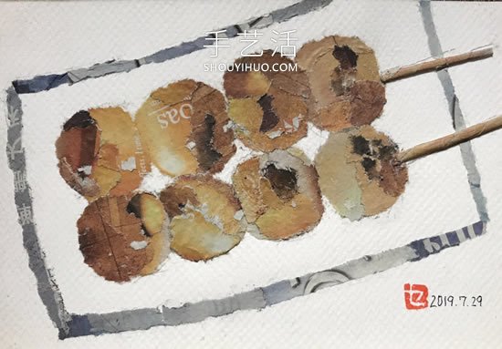 90岁老奶奶手撕报纸做拼贴画！展现平淡幸福(图1)