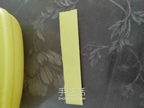 洗洁精瓶废物利用制作洗漱用品收纳篮的做法(图5)