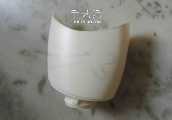 洗发水瓶废物利用 手工制作万圣节怪物笔筒(图5)