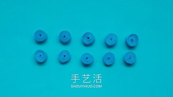 药瓶废物利用手工制作儿童火车玩具的做法(图3)