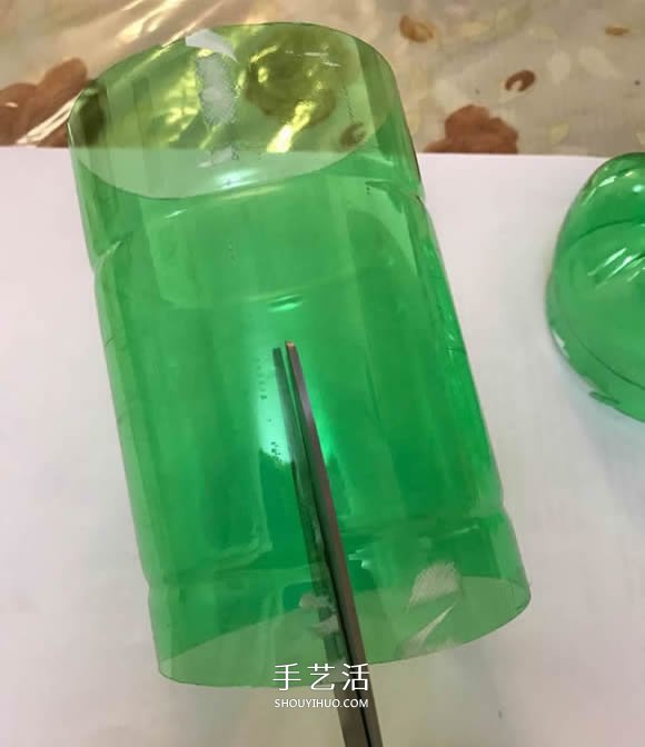 雪碧瓶手工制作万圣节女巫屋图解教程(图3)