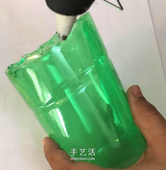 雪碧瓶手工制作万圣节女巫屋图解教程(图6)
