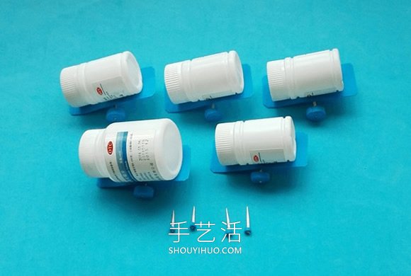 药瓶废物利用手工制作儿童火车玩具的做法(图5)