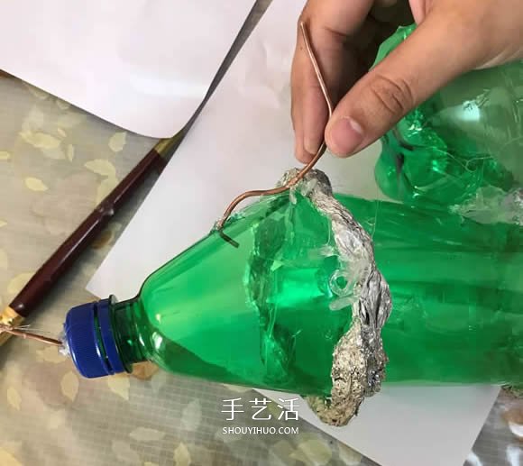 雪碧瓶手工制作万圣节女巫屋图解教程(图11)