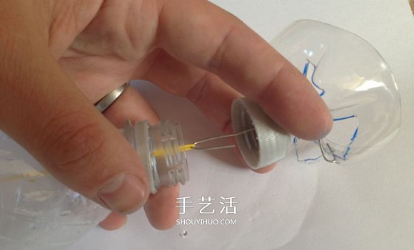用塑料瓶做潜水艇玩具的方法(图16)