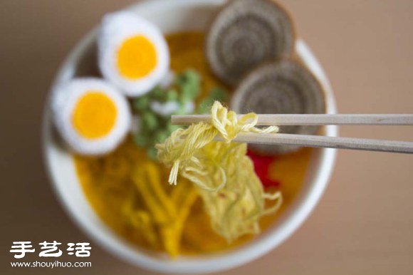 日本手工达人用毛线织出的一碗拉面！(图3)