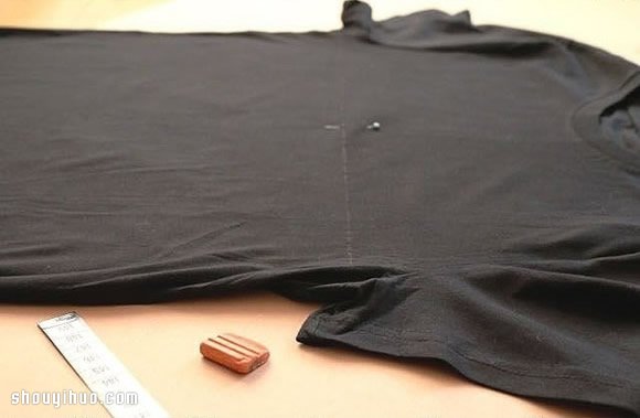 旧T恤变废为宝改造黑色性感透明薄纱礼服(图2)