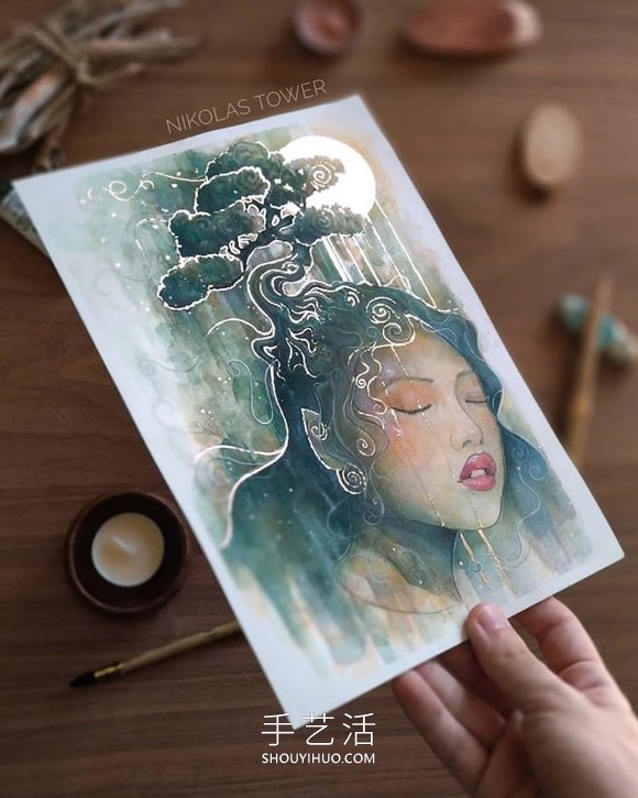 耀眼金箔细节照亮超凡脱俗的神秘女性肖像画(图1)