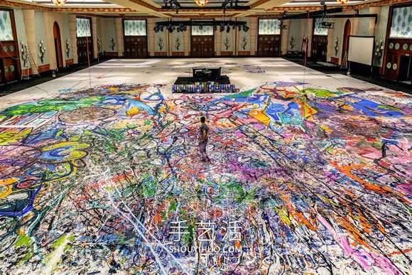 他画出世界上最大画布，为儿童筹集3000万美元(图1)