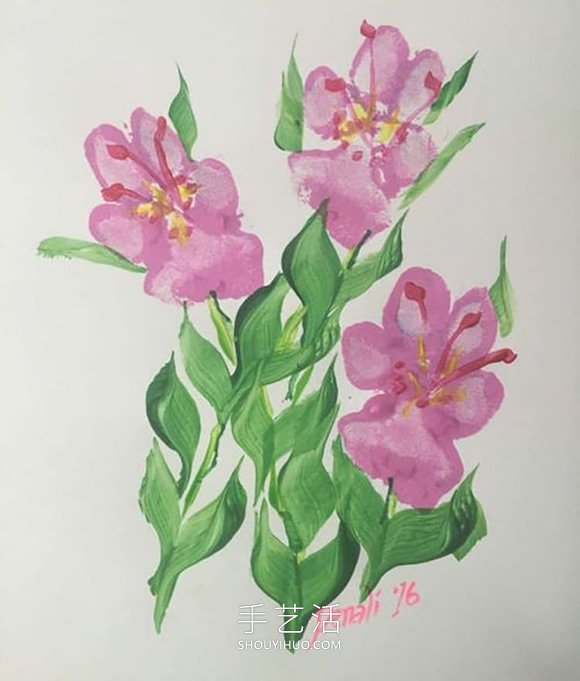 宠物主人用狗的脚爪画出漂亮的花朵画(图3)