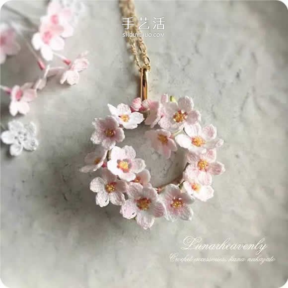 美得不像话！袖珍钩针花朵饰品作品图片欣赏(图3)