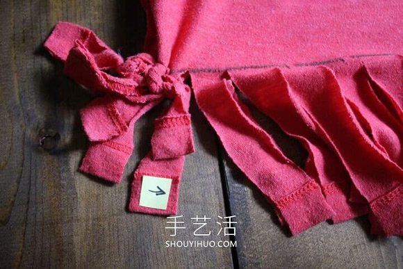 如何用10分钟制作一个不用缝制的T恤手提袋(图7)