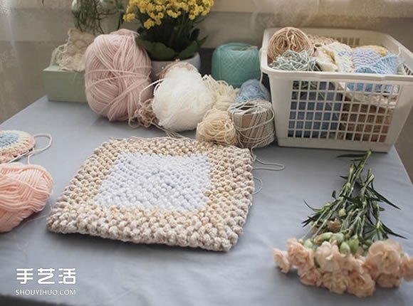 细腻针法和淡雅色彩的搭配 森系钩针杯垫作品(图1)