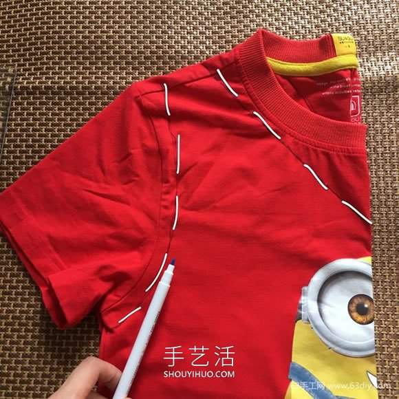 旧T恤改造带流苏性感背心的做法教程(图3)
