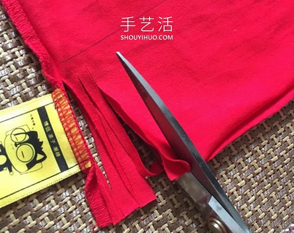 旧T恤改造带流苏性感背心的做法教程(图7)