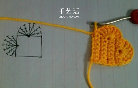 简单钩针编织教程：毛线爱心小挂饰的织法(图7)