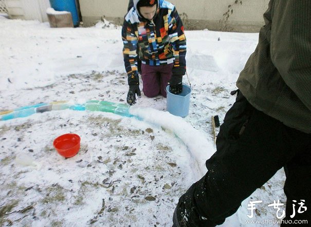 牛奶盒别丢掉 DIY超赞彩虹冰屋(图3)
