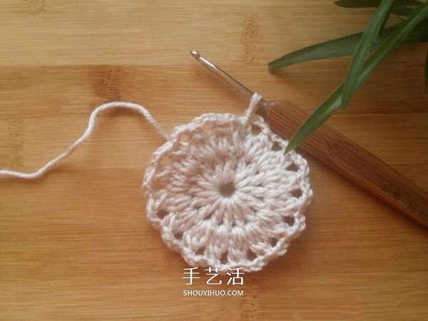 由单元花组合而成!手工钩针编织漂亮毯子图解(图5) 由单元花组合而成!手工钩针编织漂亮毯子图解(图5)