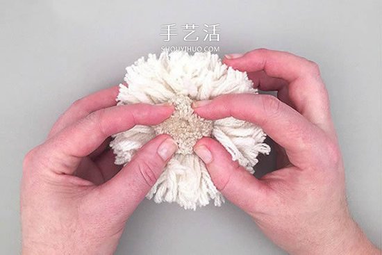 毛线球创意DIY 手工做一只超萌带披风的狗狗(图6) 毛线球创意DIY 手工做一只超萌带披风的狗狗(图6)
