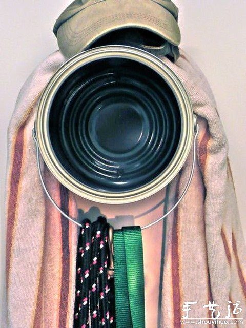 废弃涂料桶制作衣帽架的环保小制作(图2)